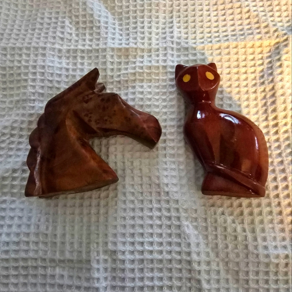 🧡B2G1 EUC two wooden figurines approx 3-5in tall